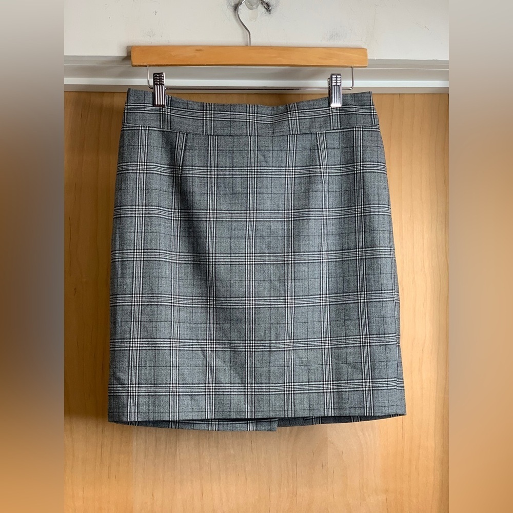 Banana Republic Classic Gray Plaid Mini Skirt. Size-6P